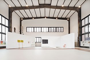 Blick in die Ausstellung "Die Unsichtbare Skulptur. Der Erweiterte Kunstbegriff nach Joseph Beuys." Blick in die Ausstellung "Die Unsichtbare Skulptur. Der Erweiterte Kunstbegriff nach Joseph Beuys."
