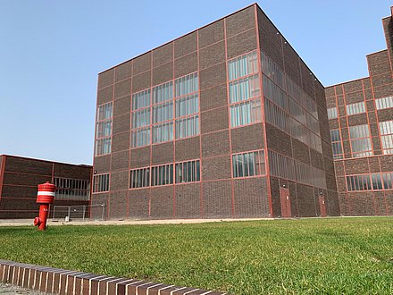 Außenaufnahme der Halle 8 auf dem UNESCO-Welterbe Zollverein 