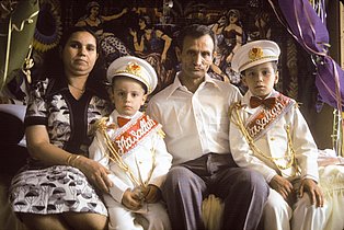 „Mutter und Vater Aydin mit Bayram und Mustafa“ Essen-Altendorf, 2. Juli 1977 