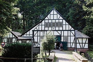 Außenansicht des Halbachhammers im Nachtigallental.