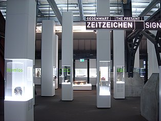 Vitrinen in der Dauerausstellung des Ruhr Museums.