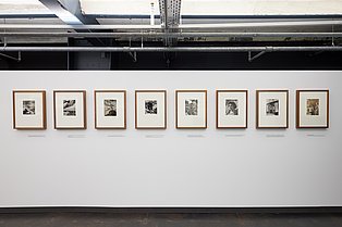 Blick in die Ausstellung »Bilder im Auftrag. Fotografien von Ruth Hallensleben« 