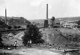 Voßnacker Ziegelei und Betriebsgebäude Zeche Victoria mit Halde, 1920er Jahre