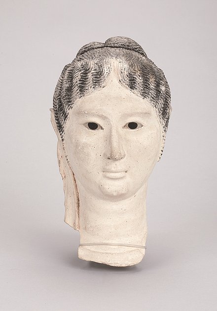 Aufnahme einer Mumienmaske einer Frau aus dem Mittelägypten, Mitte des 2. Jahrhunderts n. Chr..