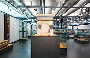 Blick in die Sonderausstellung »Jüngste Zeiten. Archäologie der Moderne an Rhein und Ruhr« 