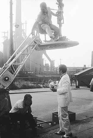 Dreharbeiten für den Film „Die Verdammten” (1969, Luchino Visconti) an der Essener Straße in Oberhausen, 1968 