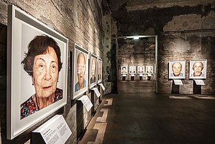 Blick in die Ausstellung „Survivors. Faces of Life after the Holocaust“