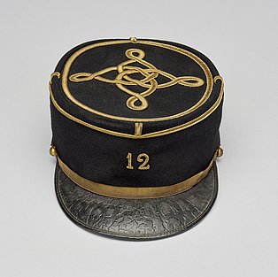 The photo shows one of the 200 expressive exhibits of the gallery exhibition. It is a peaked cap of the first lieutenant of the French military railroad Barthélémy Bastien from the year around 1923.