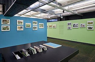 Blick in die Sonderausstellung »Wie man lebt – wo man lebt. Dokumentarfotografien von Brigitte Kraemer« 