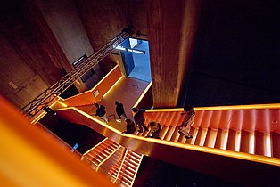 Das leuchtende Treppenhaus im Ruhr Museum
