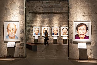 View into the special exhibition "SURVIVORS. Faces of Life after the Holocaust"