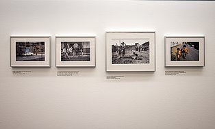 Blick in die Galerieausstellung "Mustafas Traum. Fotografien von Henning Christoph zum türkischen Leben in Deutschland 1977 - 1989"