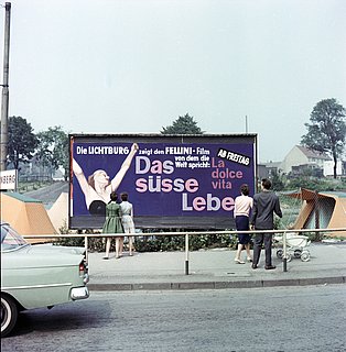 Filmwerbung für die „Lichtburg“ in der Essener Stadtmitte, 1960 