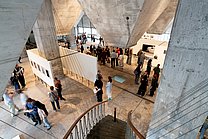 Raumansicht der Sonderausstellung wir standen auf einer anhöhe in der Mischanlage