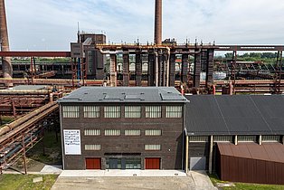 Die Aufnahme zeigt eine Außenansicht des Schaudepots des Ruhr Museums auf der Kokerei Zollverein