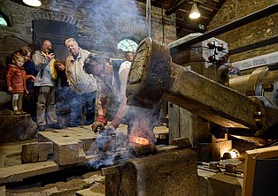 Schmiedevorführung im Deilbachhammer