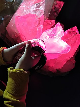 Taschenlampenführung im Mineralien-Museum