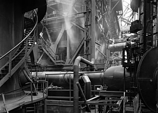 Werksgelände des Bochumer Vereins mit Rohrleitungen aus der Produktion der Siegener AG, Bochum, August 1950