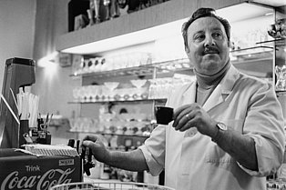 Josef Betori, Inhaber eines Eiscafés, Essen-Werden 1986 