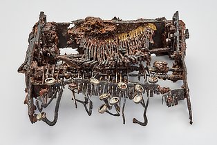 Reiseschreibmaschine von der Selmastraße in Essen, aus dem Kriegsschutt des Zweiten Weltkriegs, erste Hälfte 20. Jahrhundert, geborgen 2016; © Ruhr Museum / Christoph Sebastian