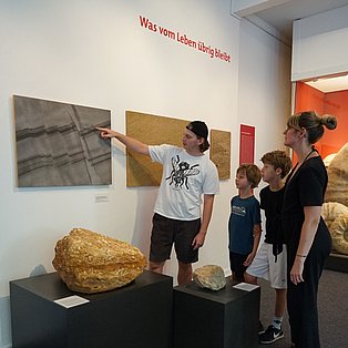Familienführung durch die Dauerausstellung des Mineralien-Museums
